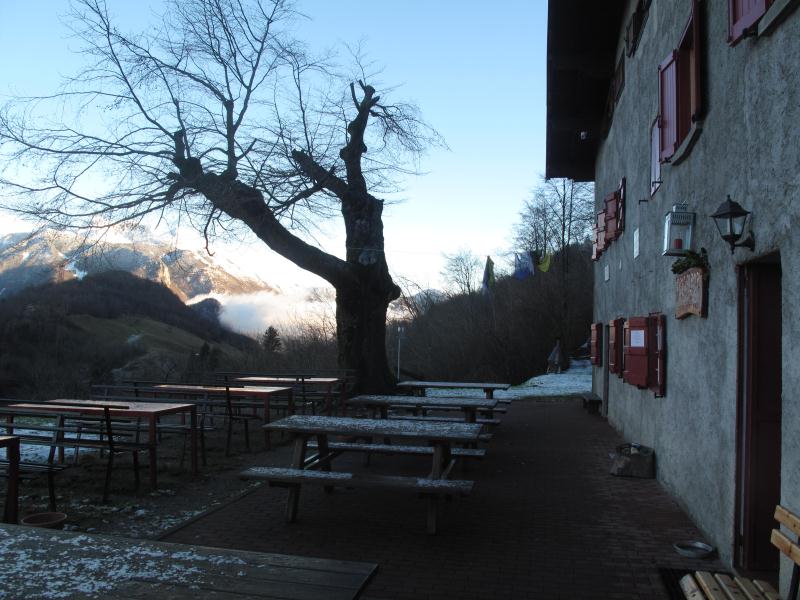 Da Baiedo (Pasturo) alla Chiesa di San Calimero passando per il rifugio Riva